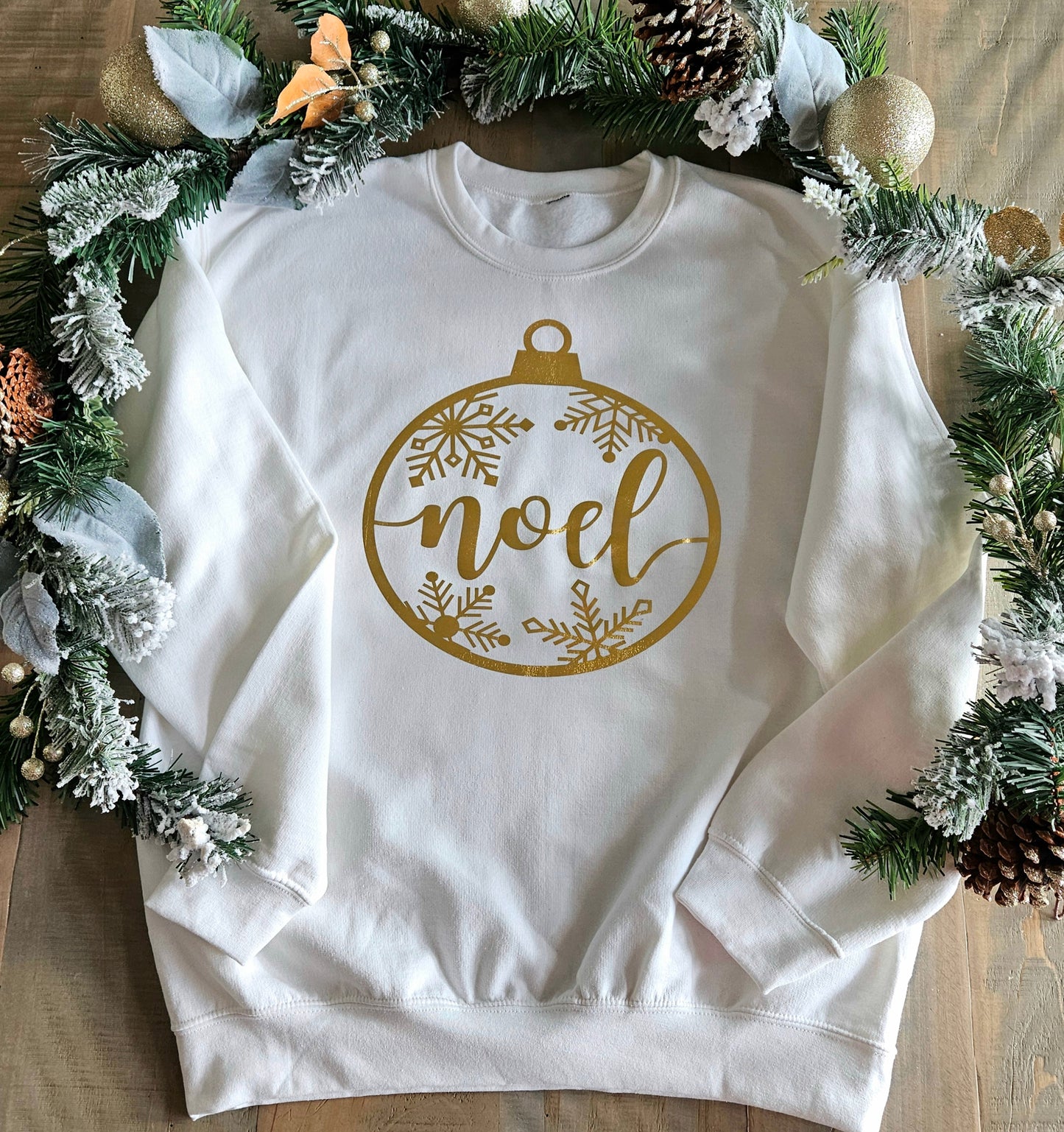 Noel white crewneck sweatshirt with gold design